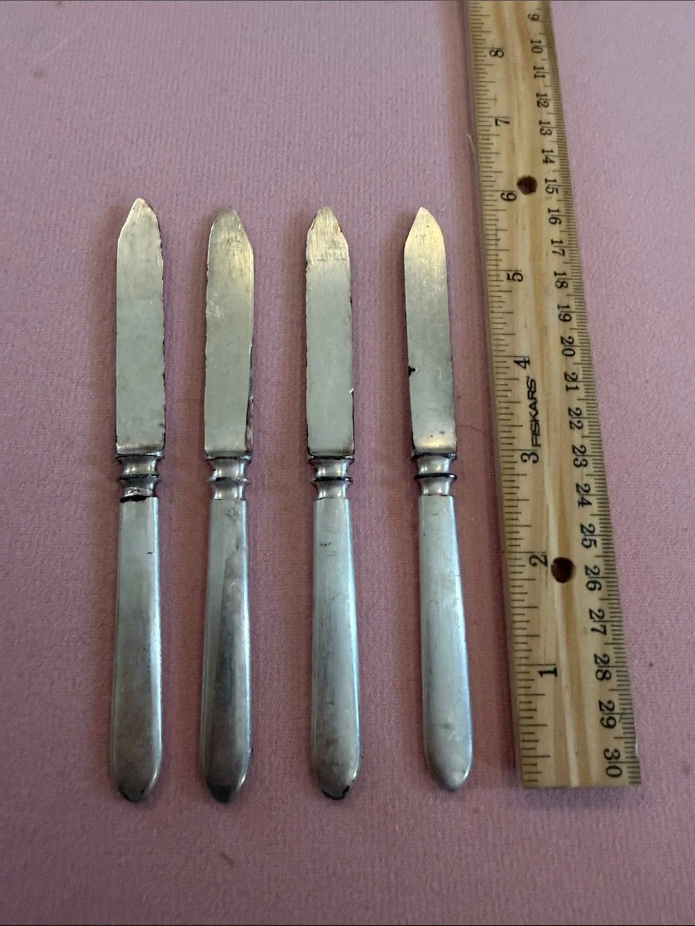 Set of 4 Classic Stainless Steel Butter Spreaders in Silver